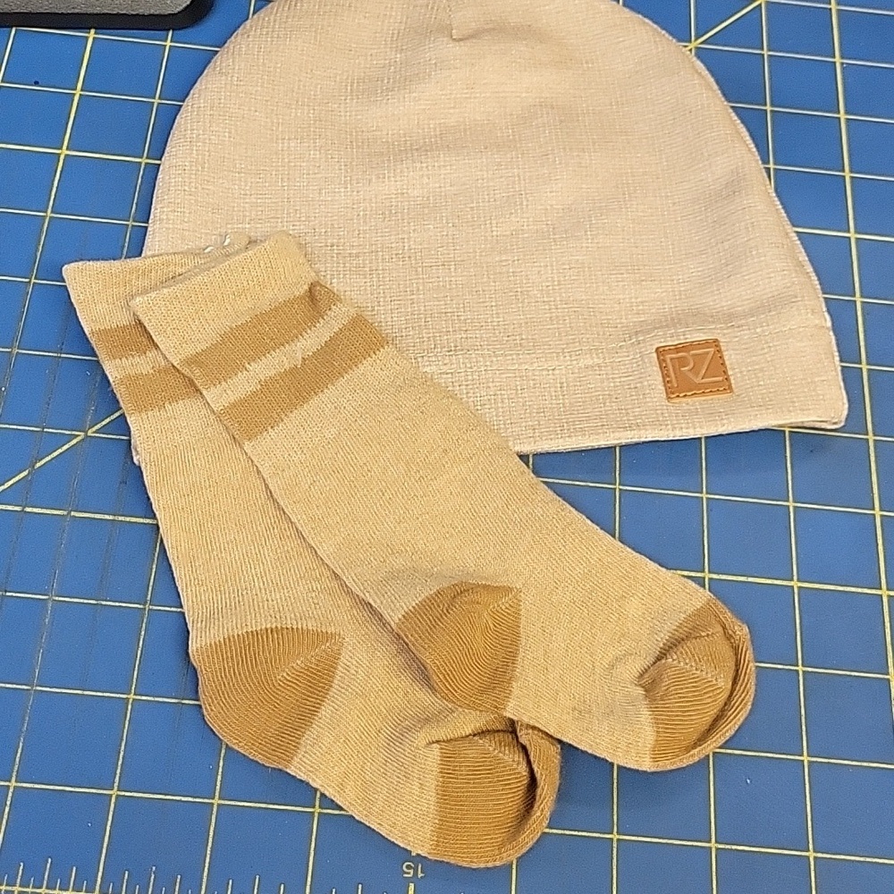 RZ Rachel Zoe Tan Socks & Beanie Set 12-18 Months New